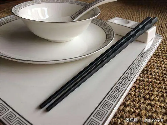 菜还没上，筷子先花了两元，“餐具费”是否应该收取？
